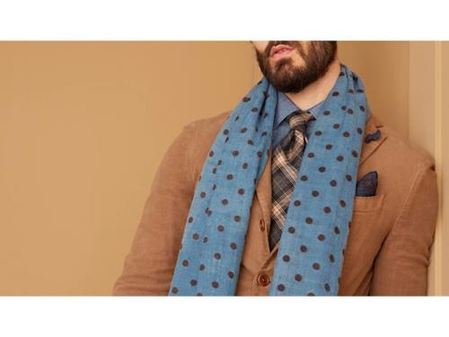 Altea collections d'écharpes, cravates, chapeau ....