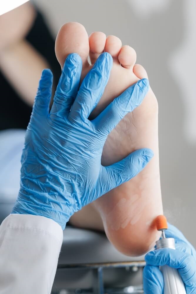Prendre soin de ses pieds : un geste essentiel pour la santé