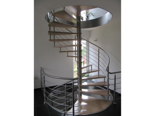 Treppen in Holz-Edelstahl