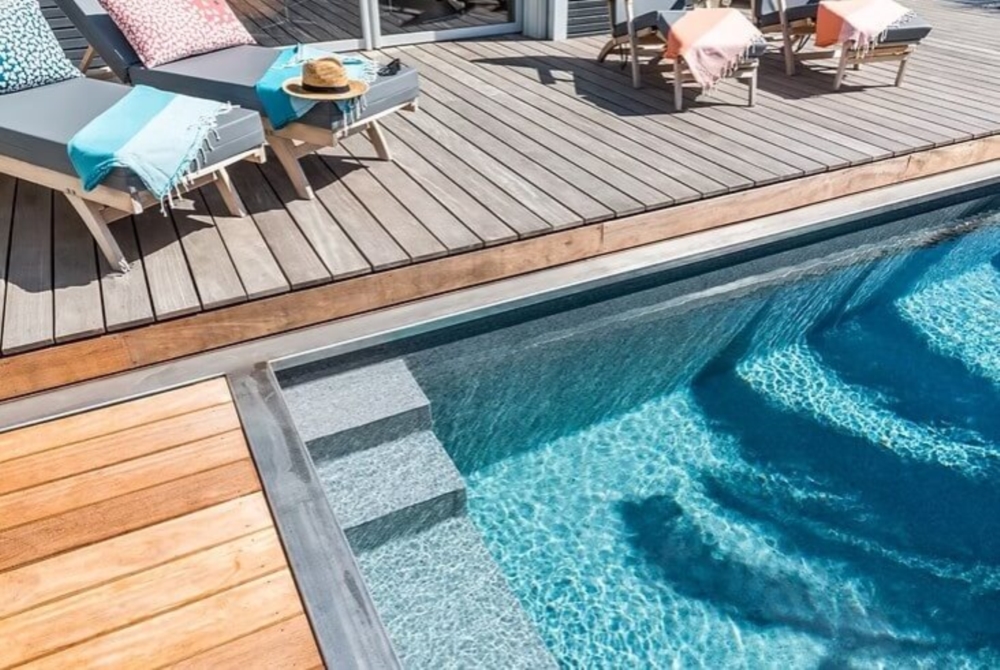 Piscine traditionnelle : le déclin d’un luxe dépassé.