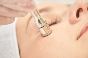 Soins du visage et microdermabrasion