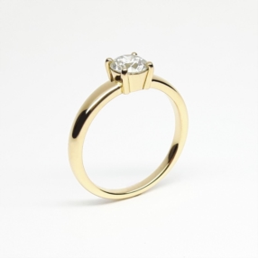 "my queen", bague en or jaune 18kt et brillant 0,75ct. 