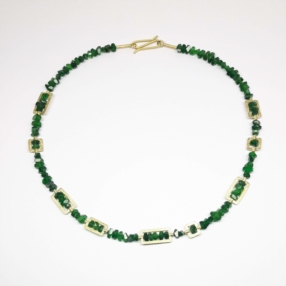 Collier en or jaune 18kt et tsavorites de très belle qualité