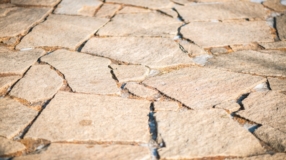 Pose de silicone sur pierre naturelle