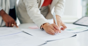 DIRECTORSHIPS MANDATES