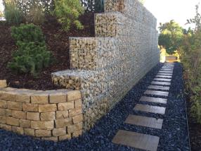 Gabion et dalles en bois de chêne 