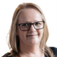 Mme Manuela  Reuter 