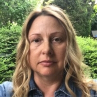 Mme Patricia Anne Helle