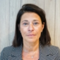 Mme Géraldine Doyen
